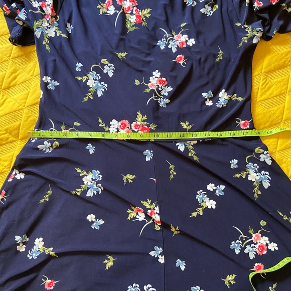 Chap’s XL  dress.  3/4 sleeve. Floral dress with gathering at front.  FLATTERING - Picture 13 of 16